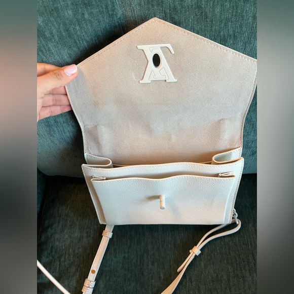 My lock me chain bag in WHITE - Picture 11 of 16